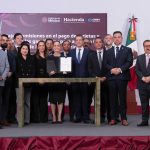 EL OBJETIVO ES APOYAR LA ECONOMÍA DE LAS FAMILIAS MEXICANAS: PRESIDENTA CLAUDIA SHEINBAUM FIRMA ACUERDO PARA REDUCIR COMISIONES EN PAGOS DE GASOLINA Y DIÉSEL CON TARJETAS Y VALES EN GASOLINERAS